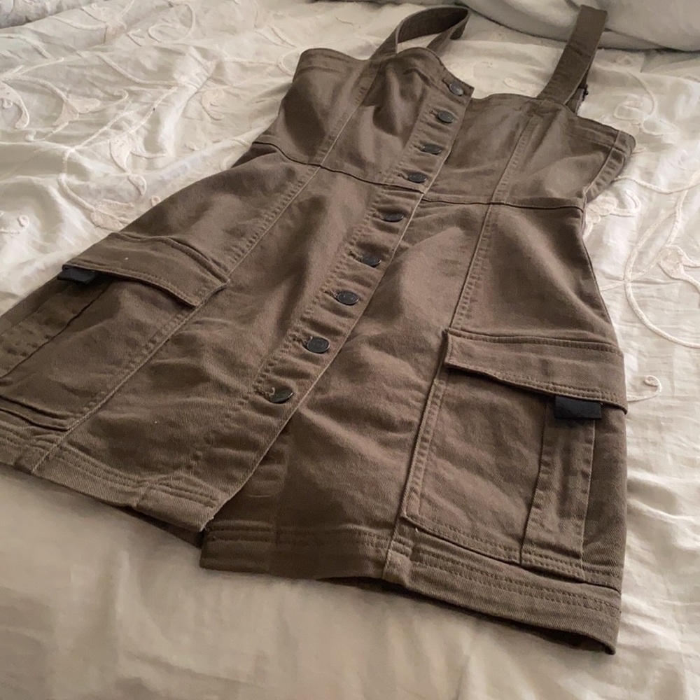 Dress - Picture 7 of 7